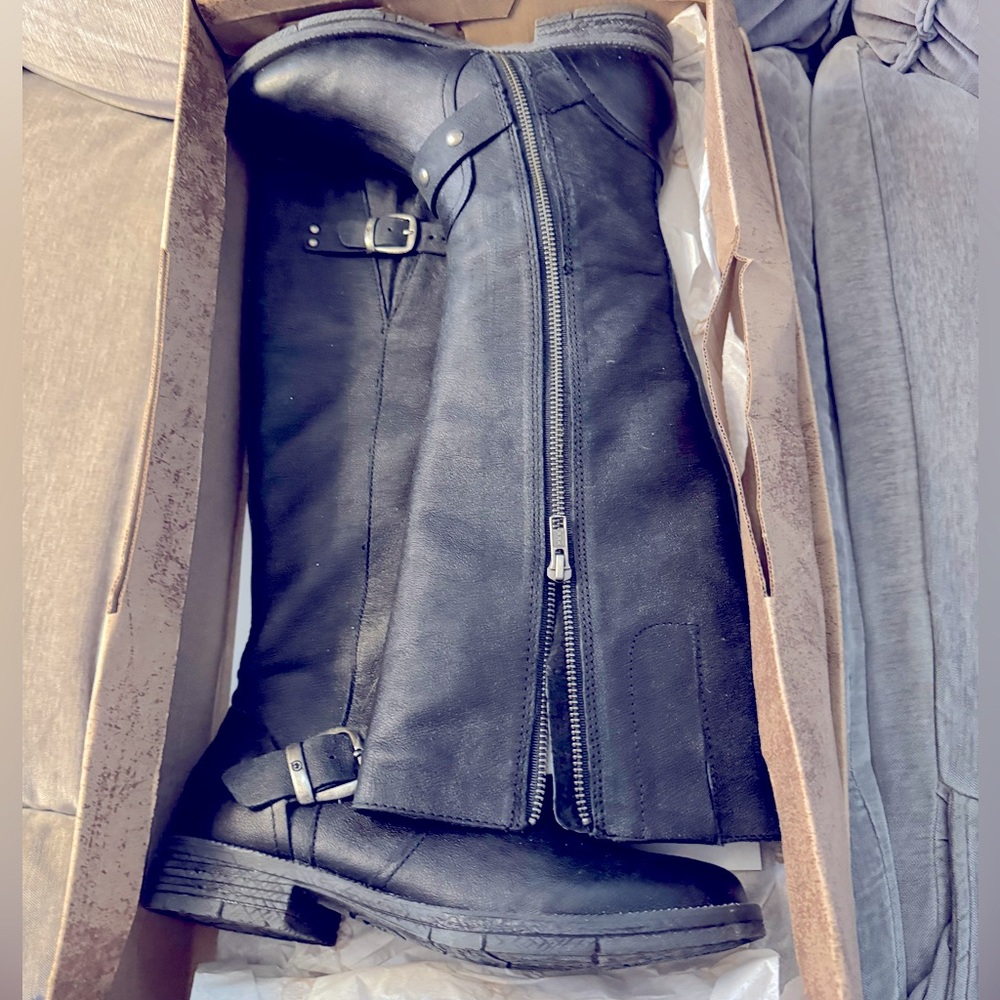 Beautiful Tall black Born Ashland Boots.